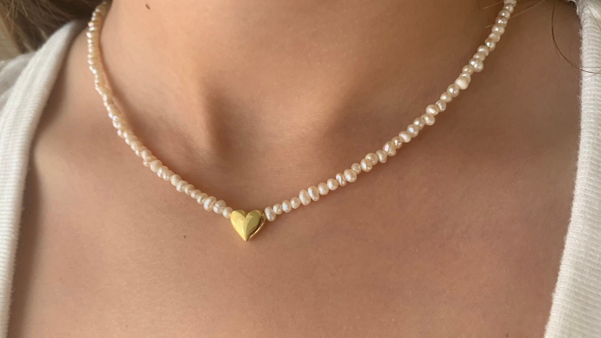 Dainty pearl choker necklace with freshwater pearls and 3D heart pendant. A timeless jewelry gift for her in sterling silver, gold, or rose gold- minimalist jewelry for wedding, bridesmaid, bridal, birthday, anniversary, mother's day, valentine's day, christmas