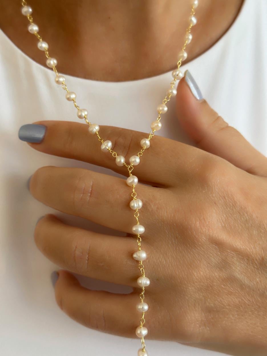 Dainty gold lariat necklace with white pearls, elegant Y-shaped pearl necklace for women.