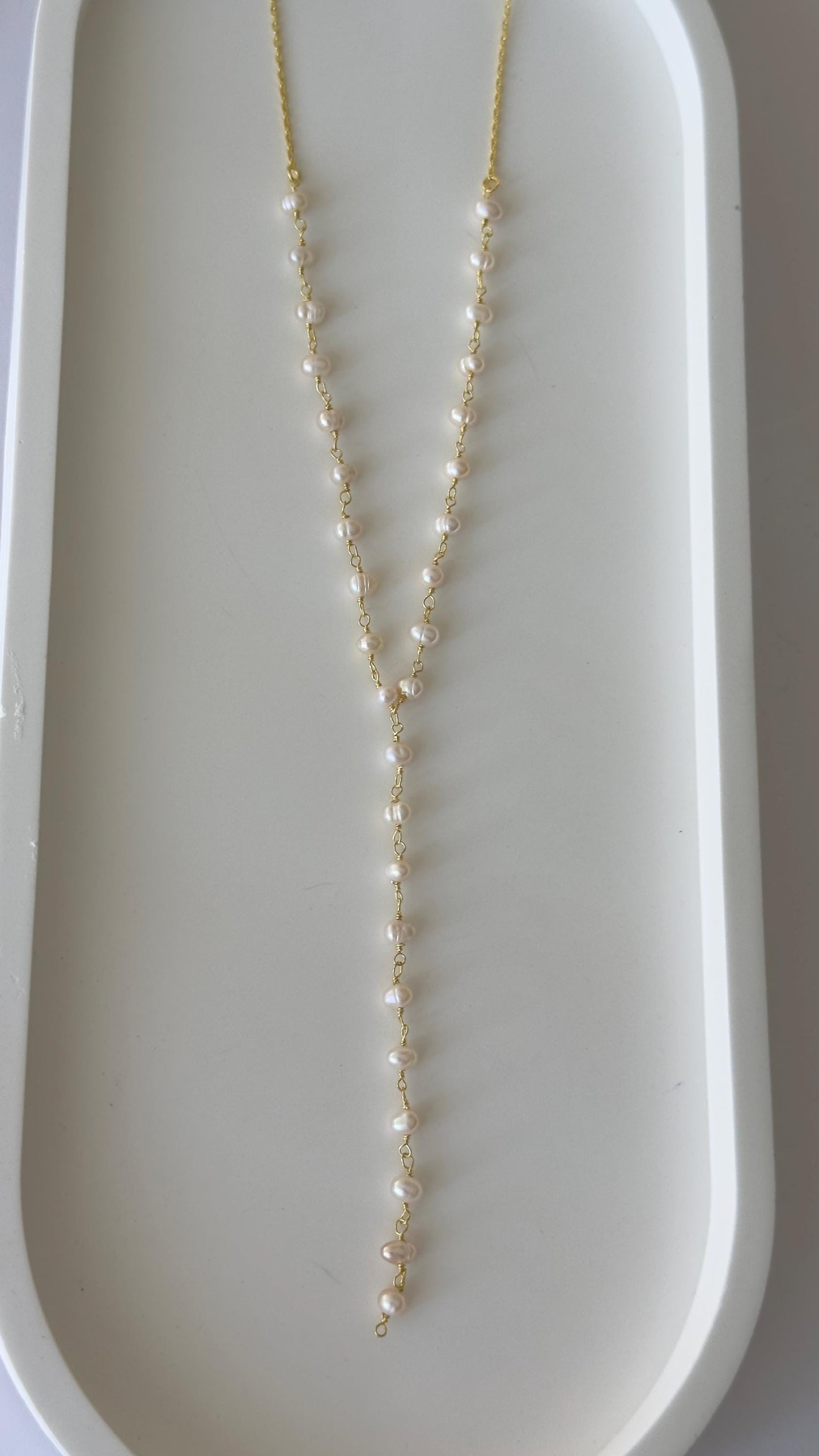 Minimal pearl Y necklace in gold tone, bridal pearl lariat necklace layered look
