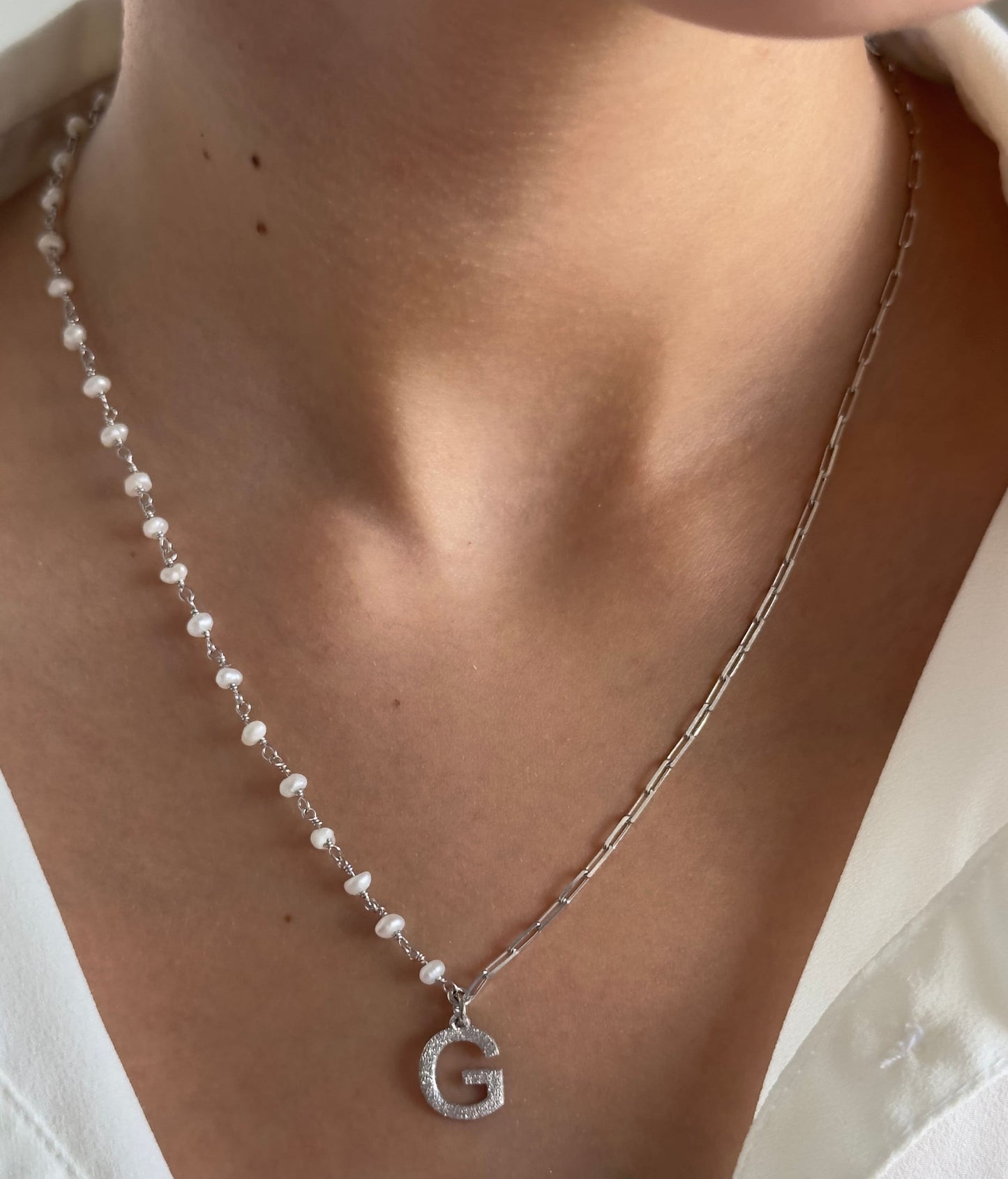 Personalized pearl necklace for mom