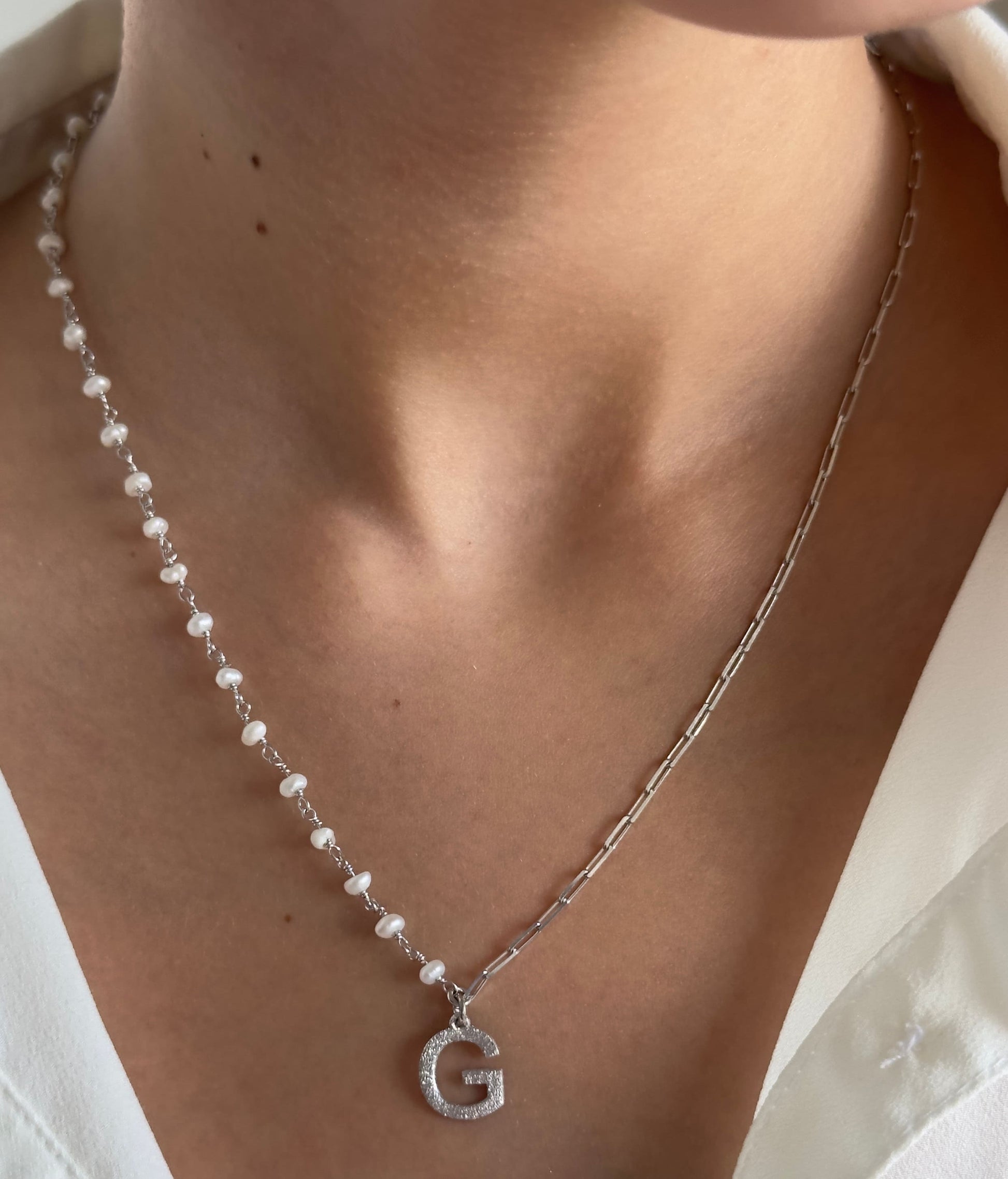 Personalized pearl necklace for mom